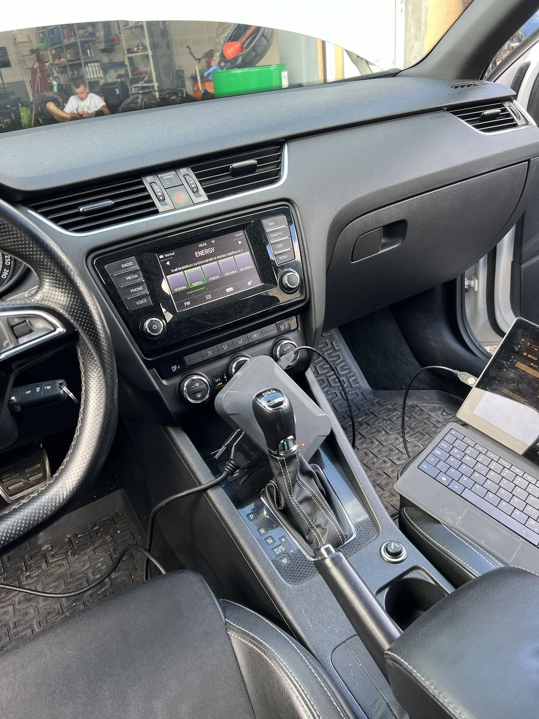 Škoda Octavia interior with a Flex programmer on the DSG gear lever